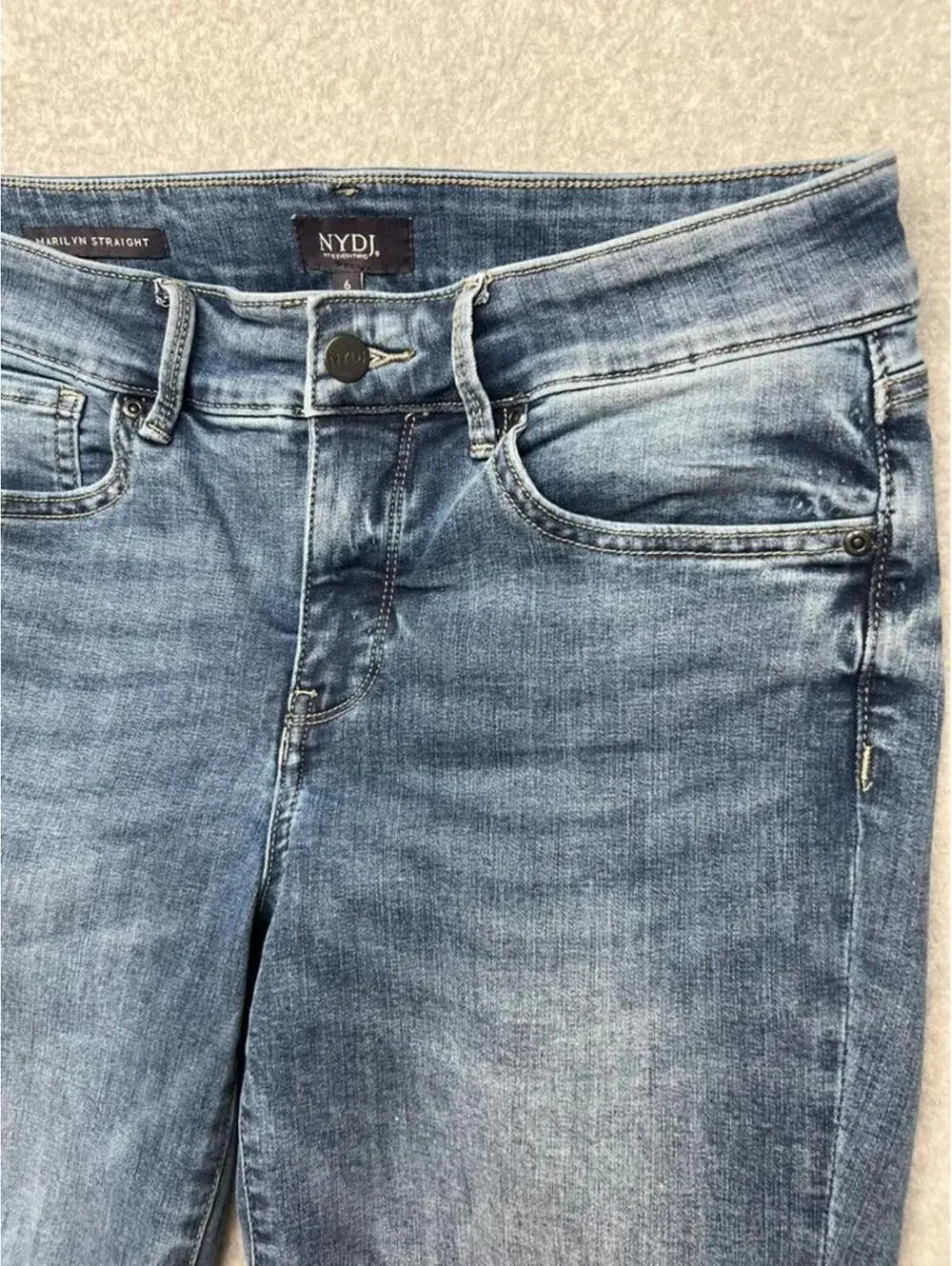 NYDJ Marilyn Straight Leg Crop Jeans Size 6 Med Wash Denim Lift Tuck Med Rise